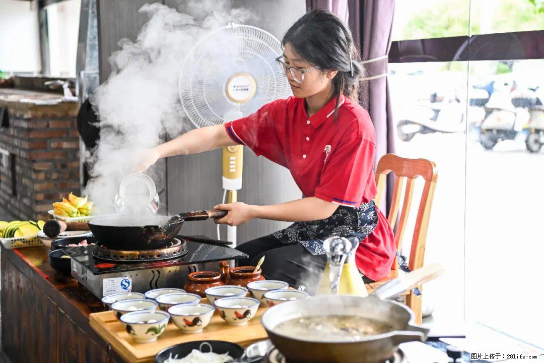 全网追的“扁担女孩”，找了一份暑假工，时薪12元 - 唐山生活资讯 - 唐山28生活网 ts.28life.net